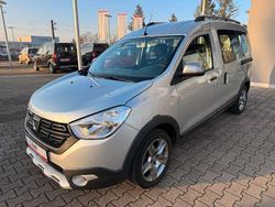 Grau Gebraucht 2020 Dacia Dokker Stepway Van / Kleinbus | 17.600 € (Etwas zu teuer)