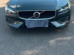 Schwarz Gebraucht 2020 Volvo V60 Momentum Kombi | 20.700 € (Fairer Preis)