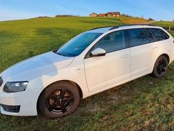 Weiß Gebraucht 2016 Skoda Octavia Joy Kombi | 11.400 € (Fairer Preis)
