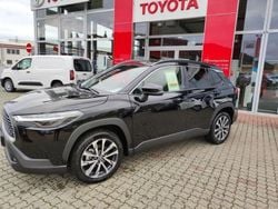 Tiefschwarz mica metallic Neu 2024 Toyota Corolla Cross Team SUV | 39.590 € (Etwas zu teuer)