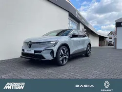 Grau kqj + schwarz gne Gebraucht 2024 Renault Mégane Techno Limousine | 34.990 € (Fairer Preis)