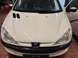 Weiß Gebraucht 2005 Peugeot 206 Limousine | 1.500 € (Fairer Preis)