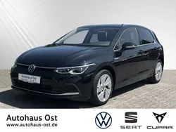 Deep black perleffect Gebraucht 2021 VW Golf VIII Style Limousine | 23.980 € (Fairer Preis)