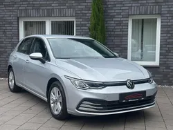 Silber Gebraucht 2021 VW Golf VIII Life Limousine | 22.699 € (Fairer Preis)