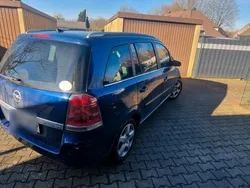 Blau Gebraucht 2006 Opel Zafira Van / Kleinbus | 1.600 € (Etwas zu teuer)