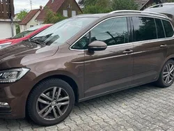 Braun Gebraucht 2016 VW Touran Highline Van / Kleinbus | 15.550 € (Fairer Preis)