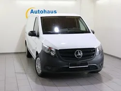 Weiß Gebraucht 2023 Mercedes Vito Van / Kleinbus | 30.990 € (Superpreis)