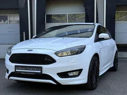 Weiß Gebraucht 2016 Ford Focus ST-Line Limousine | 11.900 € (Fairer Preis)