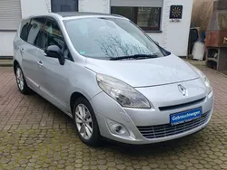 Grau Gebraucht 2011 Renault Grand Scénic III Luxe Van / Kleinbus | 6.900 € (Fairer Preis)