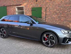 Grau Gebraucht 2023 Audi A4 S-Line Kombi | 39.900 € (Teuer)