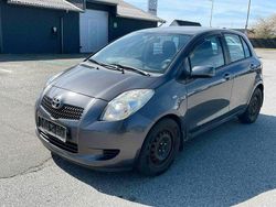 Grau Gebraucht 2009 Toyota Yaris Life Limousine | 900 € (Superpreis)