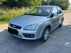 Silber Gebraucht 2006 Ford Focus Ghia Limousine | 2.400 € (Fairer Preis)