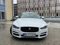 Weiß Gebraucht 2015 Jaguar XE Portfolio Limousine | 9.500 €