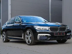 Black sapphire metallic Gebraucht 2017 BMW 740 M Sport Limousine | 39.590 € (Etwas zu teuer)