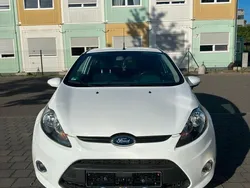 Weiß Gebraucht 2011 Ford Fiesta Trend Kleinwagen | 3.900 € (Guter Preis)