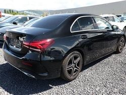 Nachtschwarz nachtschwarz Gebraucht 2020 Mercedes A200 AMG line Limousine | 26.565 € (Etwas zu teuer)