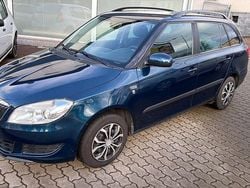 Blau Gebraucht 2011 Skoda Fabia Family Kombi | 2.999 € (Fairer Preis)