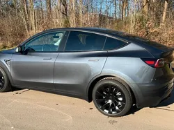 Grau Gebraucht 2023 Tesla Model Y Standard Range SUV | 38.299 € (Fairer Preis)