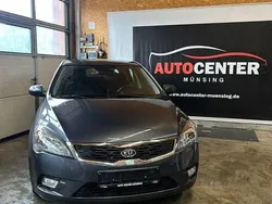 Grau Gebraucht 2011 Kia Ceed Edition 7 Kleinwagen | 5.000 € (Fairer Preis)