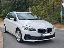 Weiß Gebraucht 2018 BMW 225 Active Tourer iPerformance Van / Kleinbus | 18.999 € (Teuer)