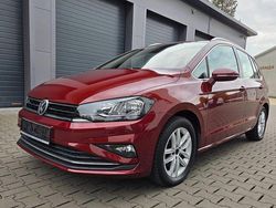 Rot Gebraucht 2018 VW Golf Sportsvan Highline Van / Kleinbus | 15.800 € (Fairer Preis)