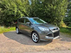Grau Gebraucht 2015 Ford Kuga SUV | 16.000 € (Etwas zu teuer)