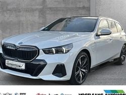 Weiß Gebraucht 2025 BMW 550e Comfort Edition Kombi | 78.890 € (Guter Preis)