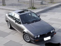 Grau Gebraucht 1982 Alfa Romeo Alfetta Limousine | 12.999 €
