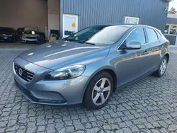 Grau Gebraucht 2016 Volvo V40 Momentum Kombi | 7.999 € (Superpreis)