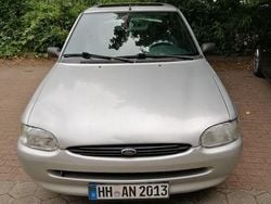 Silber Gebraucht 1992 Ford Escort Limousine | 2.000 €
