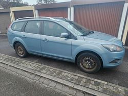 Grau Gebraucht 2008 Ford Focus Titanium Kombi | 2.200 € (Fairer Preis)