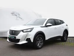 Lack weiss perlglãnzend/typ a Gebraucht 2020 Peugeot e-2008 Active SUV | 16.990 € (Etwas zu teuer)