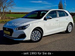 Weiß Gebraucht 2020 Hyundai i30 Select Limousine | 12.999 € (Guter Preis)
