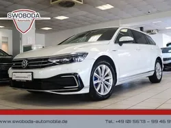 Oryxwhite perlmutteffekt Gebraucht 2020 VW Passat GTE Kombi | 25.950 € (Fairer Preis)