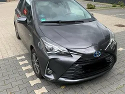 Braun Gebraucht 2019 Toyota Yaris Hybrid Limousine | 15.500 € (Guter Preis)