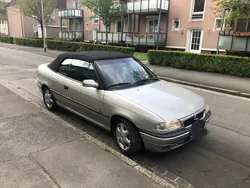 Beige Gebraucht 1997 Opel Astra Cabriolet Cabrio | 2.899 €