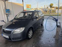 Grau Gebraucht 2009 Skoda Fabia Kleinwagen | 2.250 € (Guter Preis)