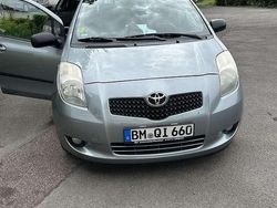 Grau Gebraucht 2006 Toyota Yaris Executive Kleinwagen | 3.300 € (Fairer Preis)