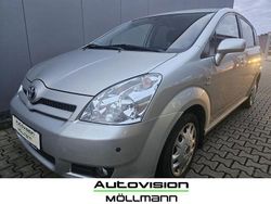 Silber Gebraucht 2005 Toyota Corolla Verso Van / Kleinbus | 5.990 € (Etwas zu teuer)