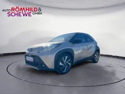 Beige Gebraucht 2022 Toyota Aygo X-plore Kleinwagen | 19.995 € (Teuer)