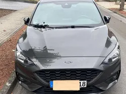 Grau Gebraucht 2019 Ford Focus ST-Line Limousine | 13.000 € (Fairer Preis)