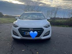 Weiß Gebraucht 2015 Hyundai i30 Kombi | 7.500 € (Etwas zu teuer)
