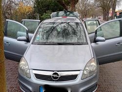 Grau Gebraucht 2006 Opel Zafira Van / Kleinbus | 1.000 € (Guter Preis)
