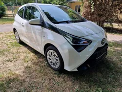 Weiß Gebraucht 2019 Toyota Aygo Kleinwagen | 6.700 € (Guter Preis)