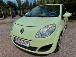 Grün Gebraucht 2009 Renault Twingo Kleinwagen | 2.950 €