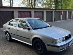 Silber Gebraucht 1998 Skoda Octavia Limousine | 490 € (Superpreis)