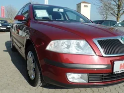 Rot metallic Gebraucht 2008 Skoda Octavia Ambiente Kombi | 6.800 €
