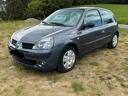 Blau Gebraucht 2005 Renault Clio Coupé | 2.500 €