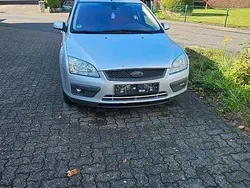 Grau Gebraucht 2007 Ford Focus Kleinwagen | 1.500 €