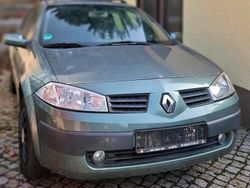 Grün Gebraucht 2006 Renault Mégane GrandTour Kombi | 2.900 €